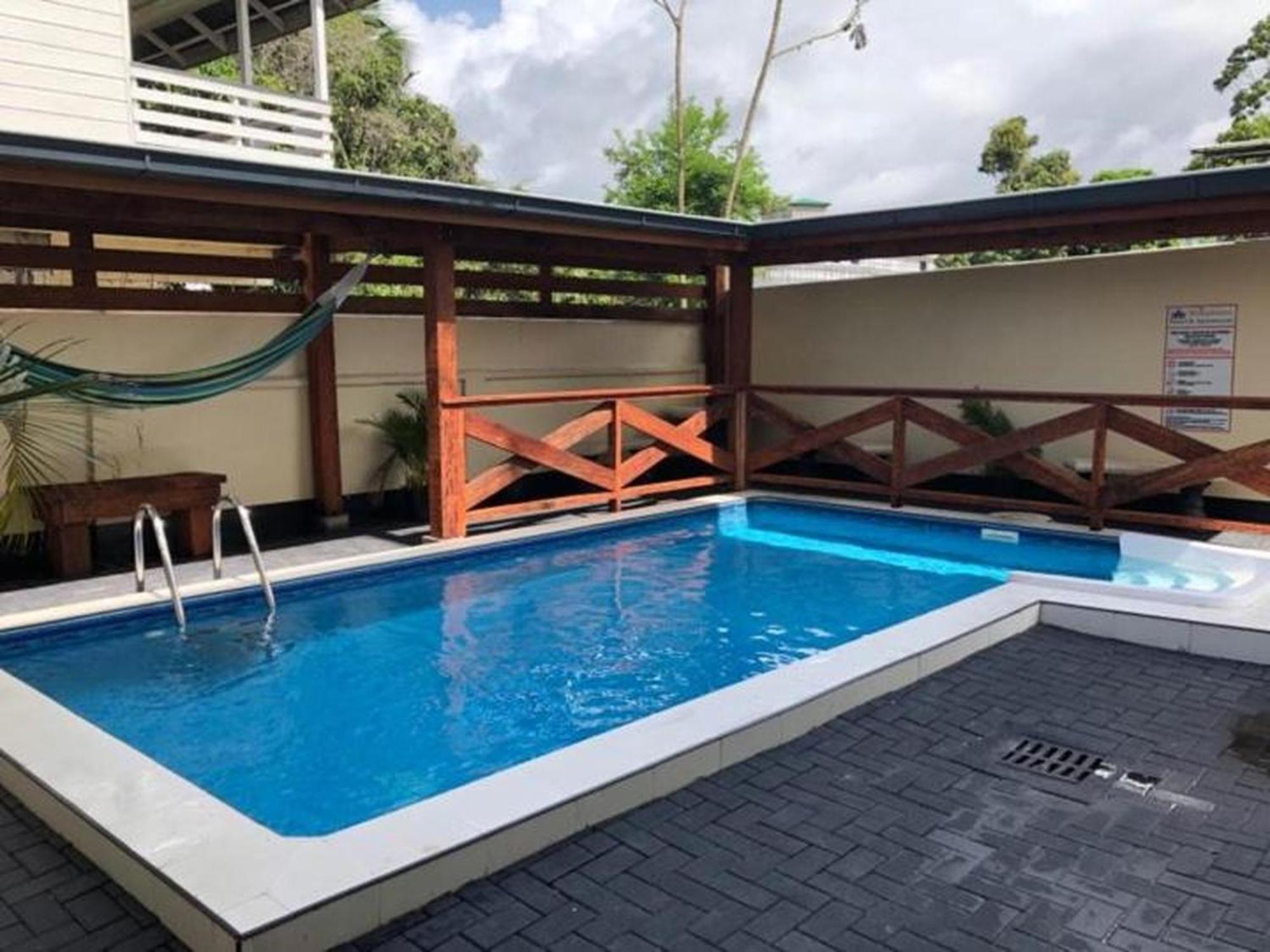 Wilhelmina Hotel & Apartments باراماريبو المظهر الخارجي الصورة